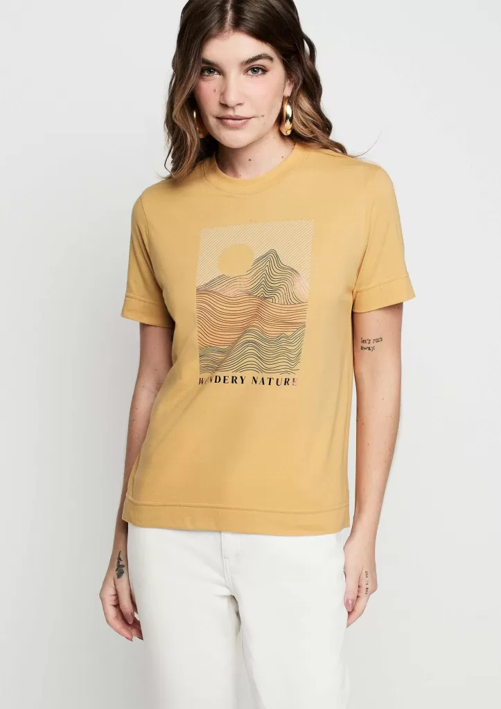 Camiseta Reta Decote Redondo Estampada - Amarelo