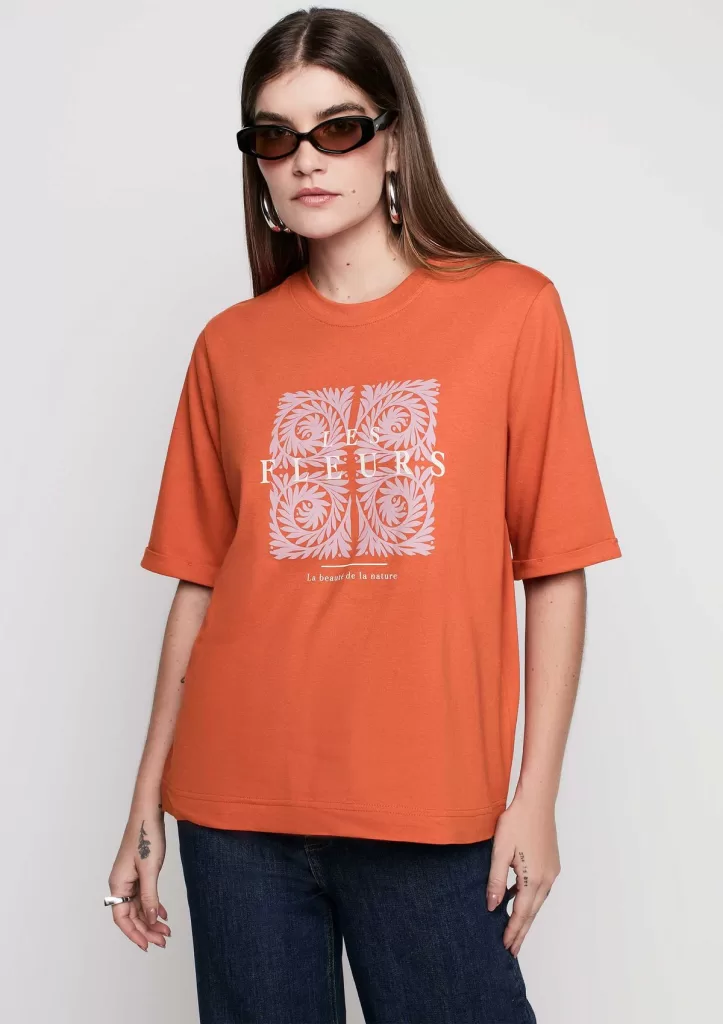 Camiseta Reta Decote Redondo Estampada - Laranja